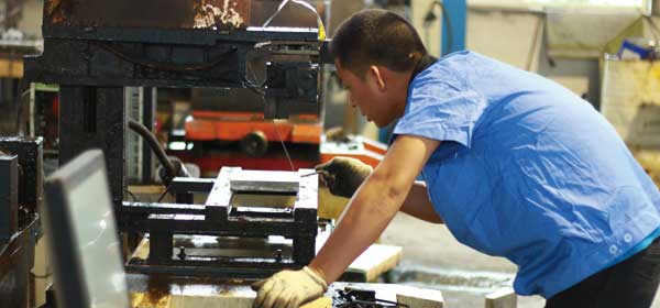 鐵盒模具設(shè)備維護