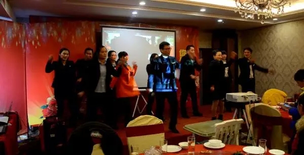 揮灑青春，以樂(lè)為主，群魔共舞之抓錢舞