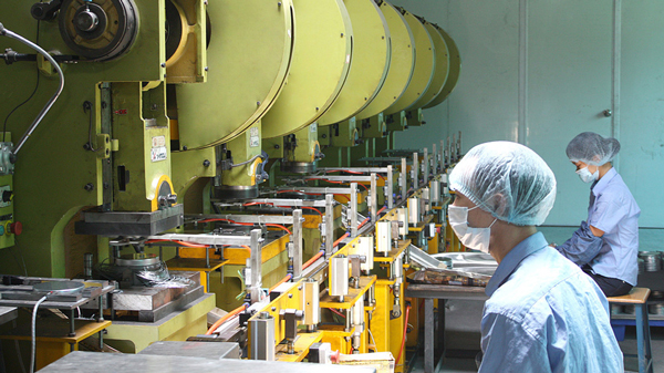 鐵盒生產(chǎn)階段.jpg 鐵盒生產(chǎn)階段.jpg