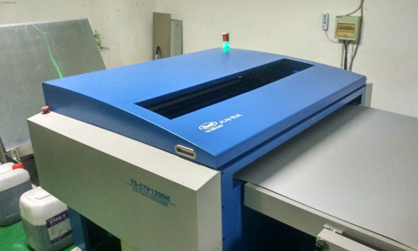 馬口鐵印刷調(diào)試.jpg 馬口鐵印刷調(diào)試.jpg