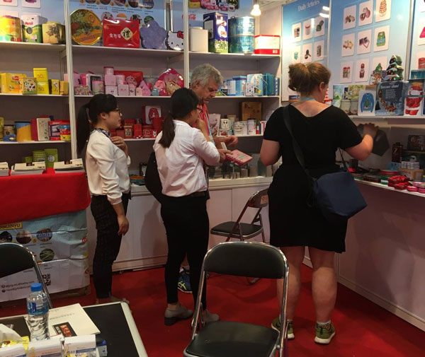 國(guó)外客戶參觀3.jpg 國(guó)外客戶參觀3.jpg