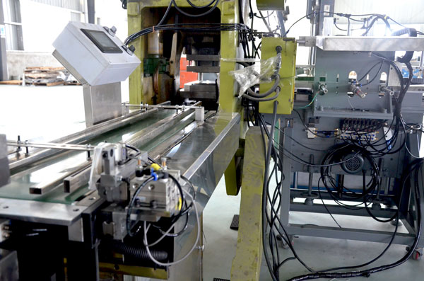 自動(dòng)生產(chǎn)線2.jpg 自動(dòng)生產(chǎn)線2.jpg