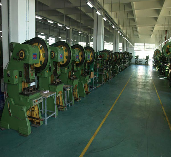 金裕制罐生產(chǎn)機器.jpg 金裕制罐生產(chǎn)機器.jpg