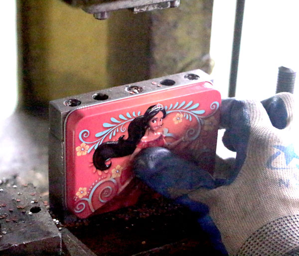 鐵盒2.jpg 鐵盒2.jpg