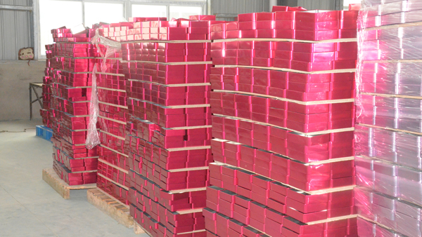 化妝品鐵盒加工現(xiàn)場(chǎng)2.jpg 化妝品鐵盒加工現(xiàn)場(chǎng)2.jpg