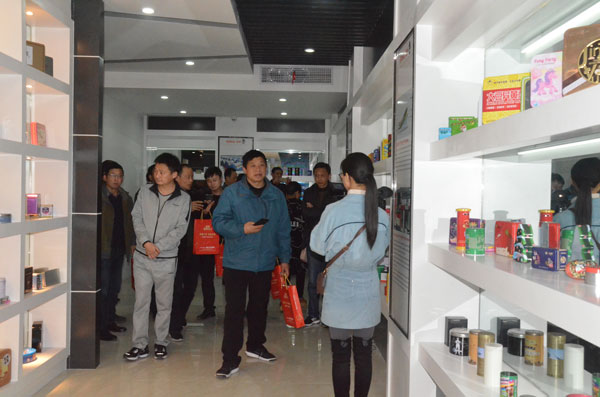 參觀樣品陳列室.jpg 參觀樣品陳列室.jpg