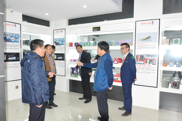 政府視察金裕制罐馬口鐵盒樣品陳列廳 政府視察金裕制罐馬口鐵盒樣品陳列廳