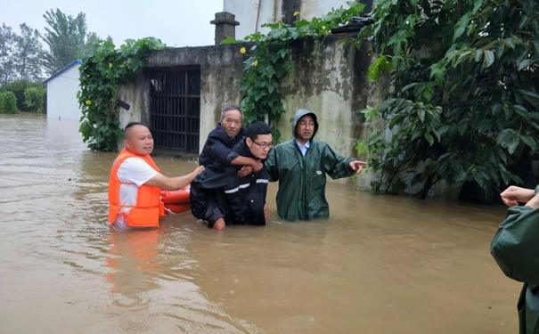 鐵盒廠家抗洪救災(zāi) 鐵盒廠家抗洪救災(zāi)