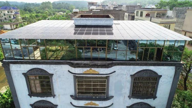 還在裝傳統(tǒng)陽光房？太傻了！如今大家都裝這個，美觀、環(huán)保還能賺錢！